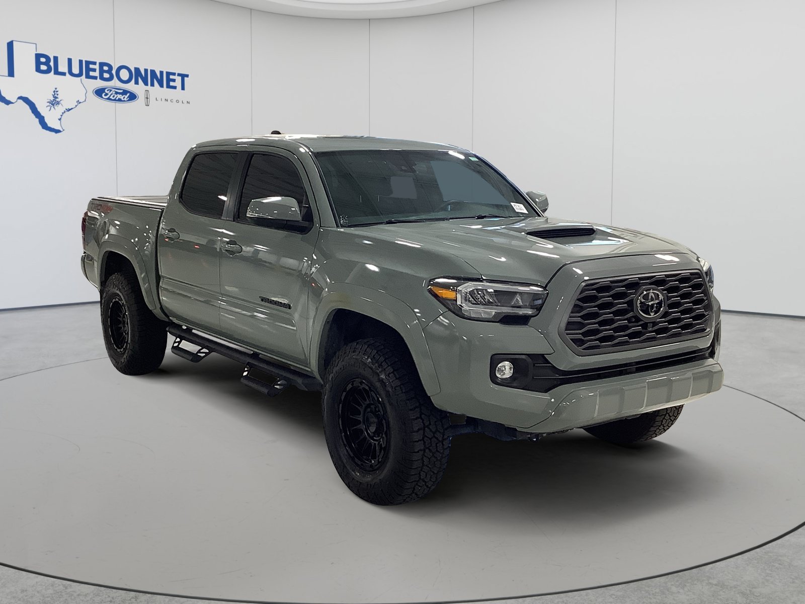 Used 2023 Toyota Tacoma TRD Sport w/ Advanced Technology Package AWD/4WD image 3