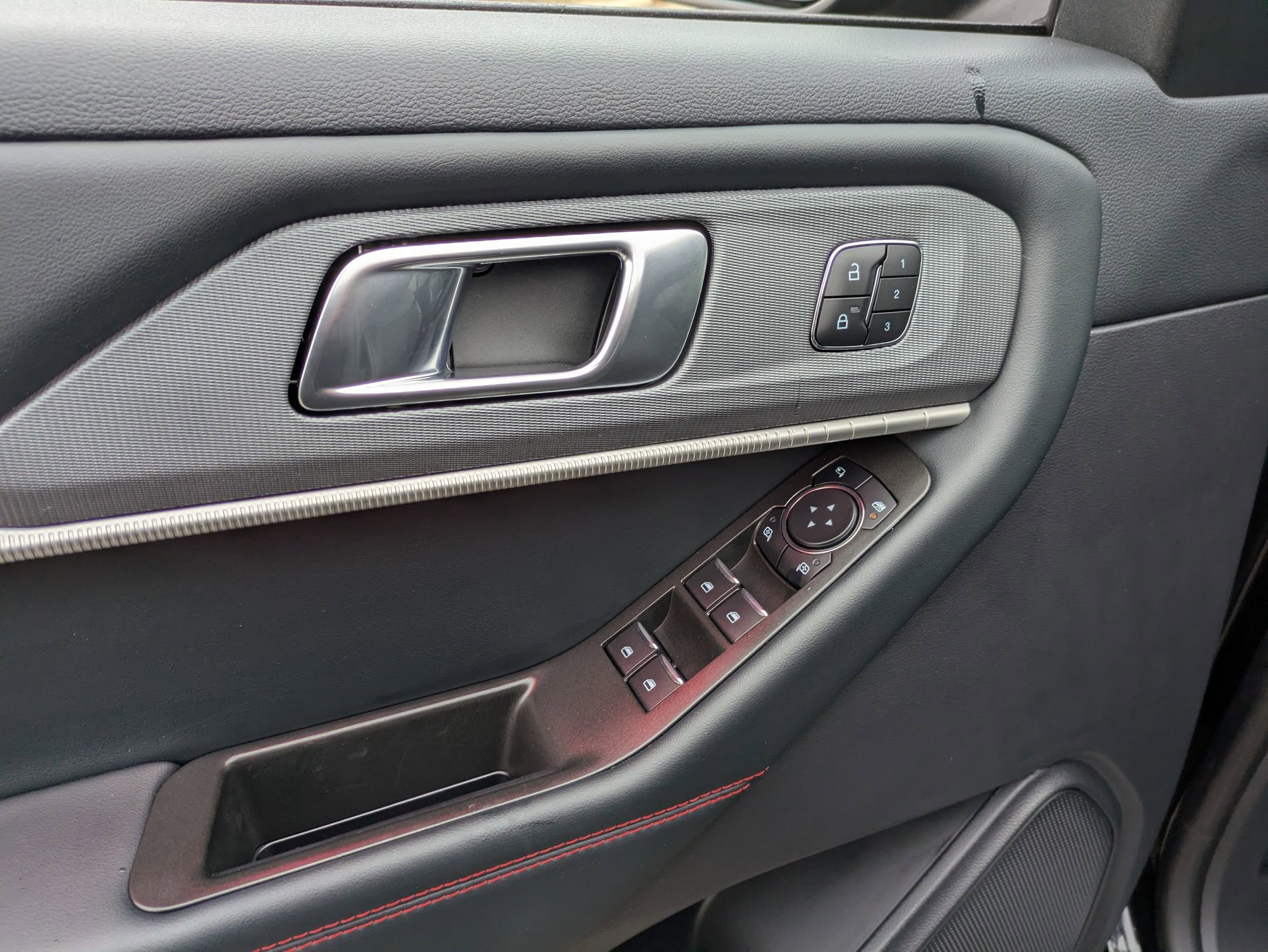 Certified 2025 Ford Explorer ST-Line w/ Premium Package image 16