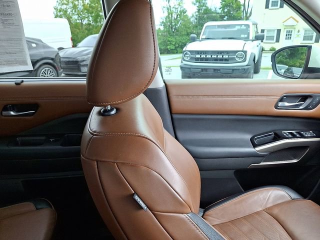 Used 2022 Nissan Pathfinder Platinum image 14