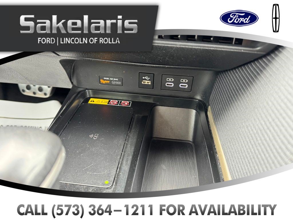 Used 2025 Toyota Camry SE FWD image 25