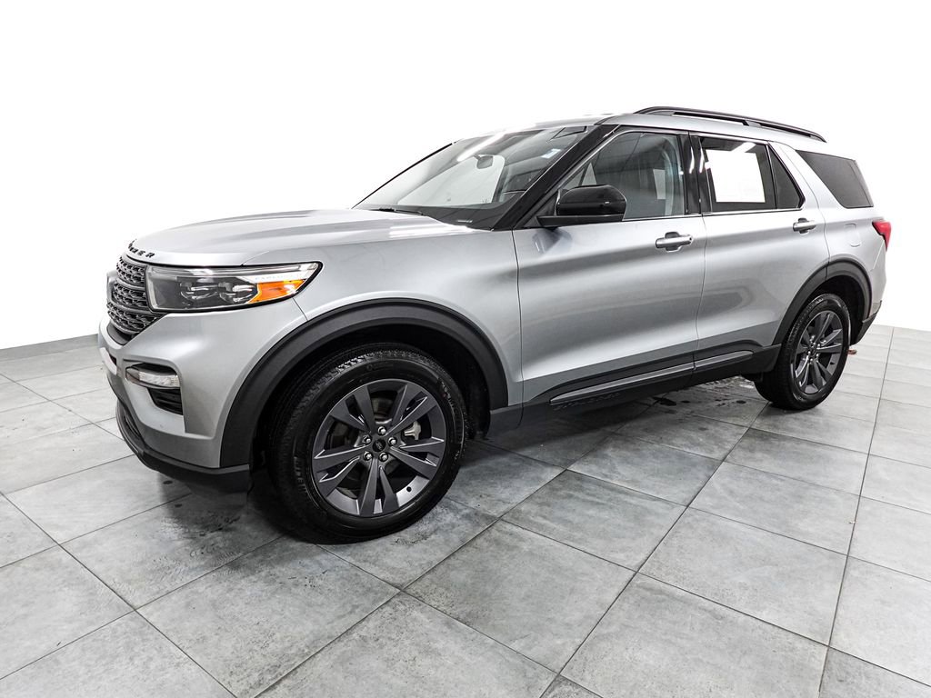 Certified 2024 Ford Explorer XLT w/ Equipment Group 202A AWD/4WD image 3