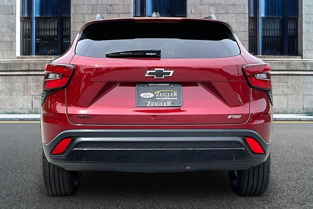 Used 2025 Chevrolet Trax RS w/ Sunroof Package FWD image 4