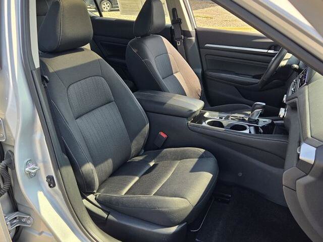 Used 2023 Nissan Altima 2.5 SV w/ SV Premium Package FWD image 17