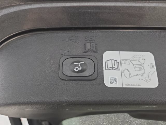 Certified 2017 Ford Escape Titanium AWD/4WD image 34