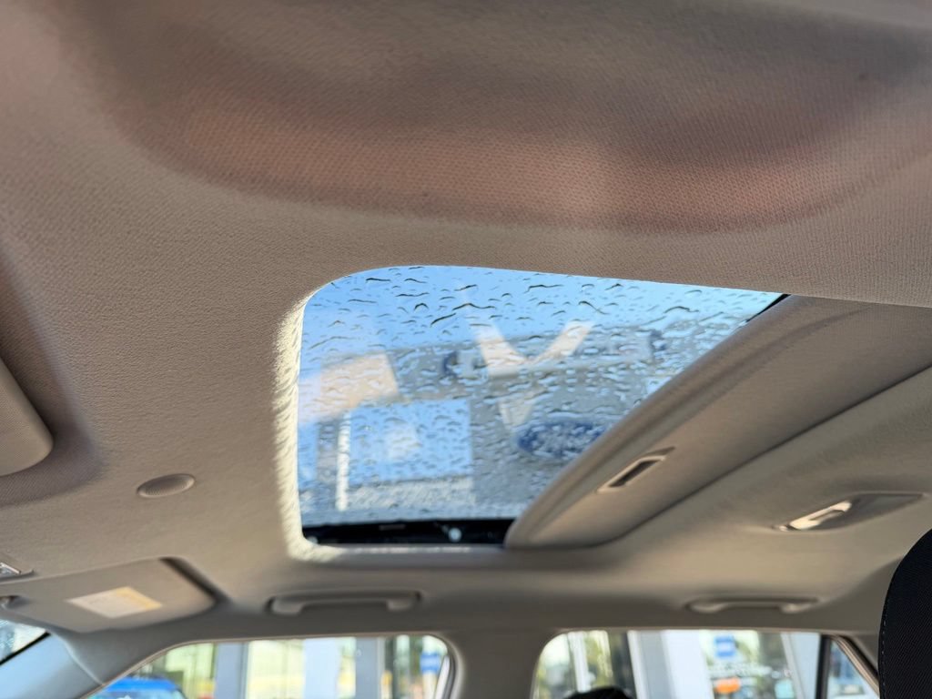 Used 2025 Hyundai Venue SEL FWD image 16