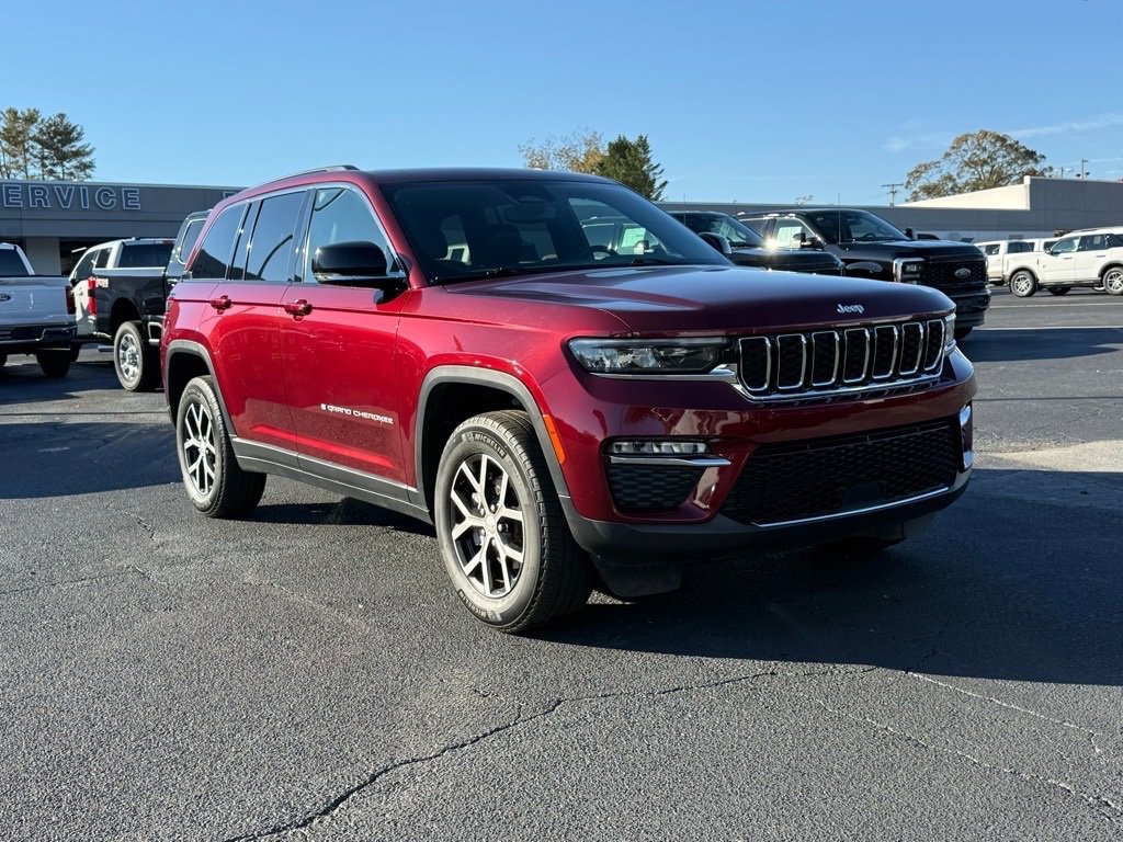 Used 2024 Jeep Grand Cherokee Limited image 2
