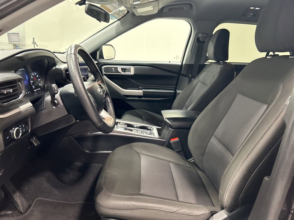 Certified 2024 Ford Explorer XLT w/ Class IV Trailer Tow Package image 12