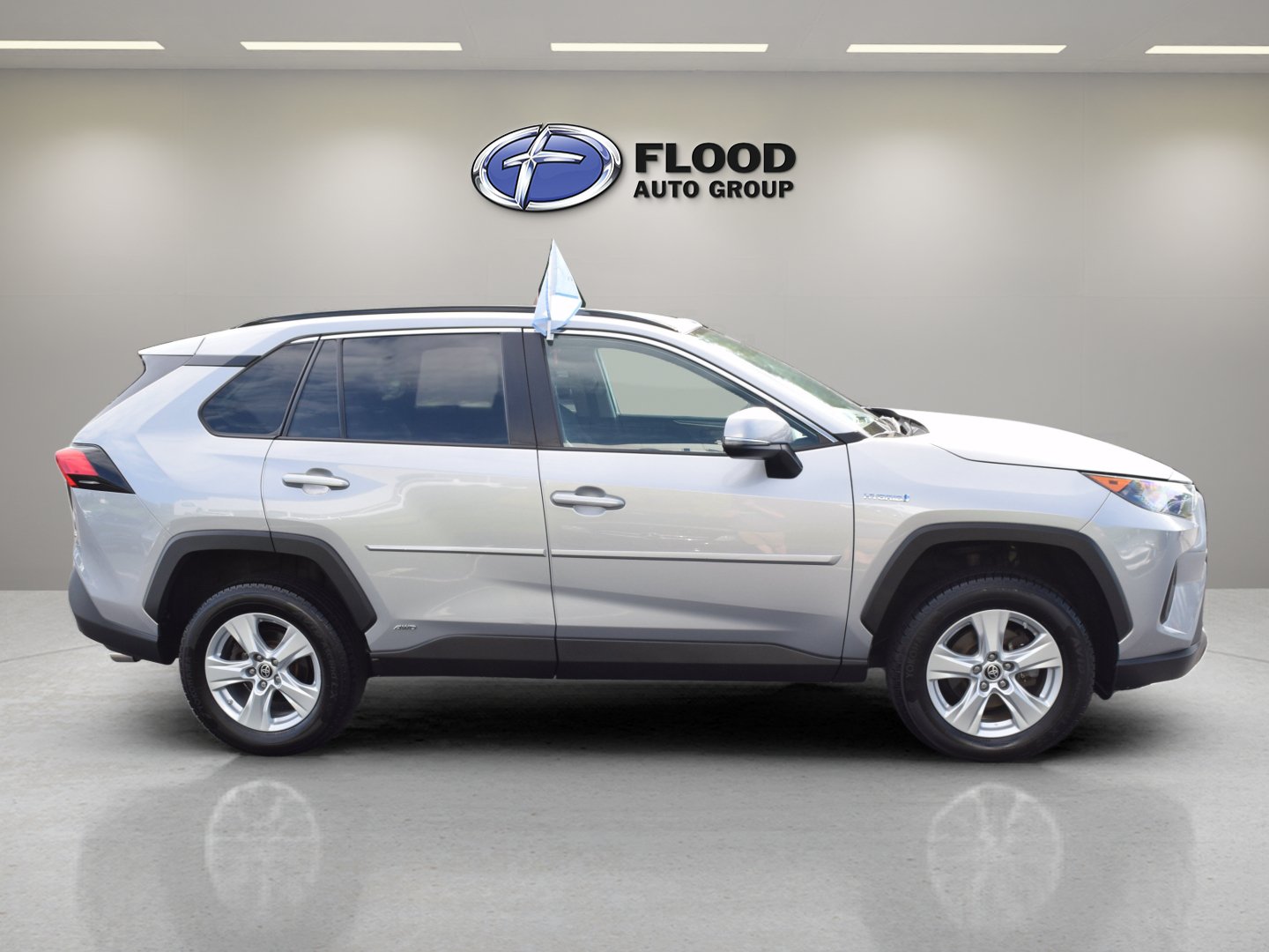 Used 2021 Toyota RAV4 LE w/ Carpet Mat Package (TMS) AWD/4WD image 3