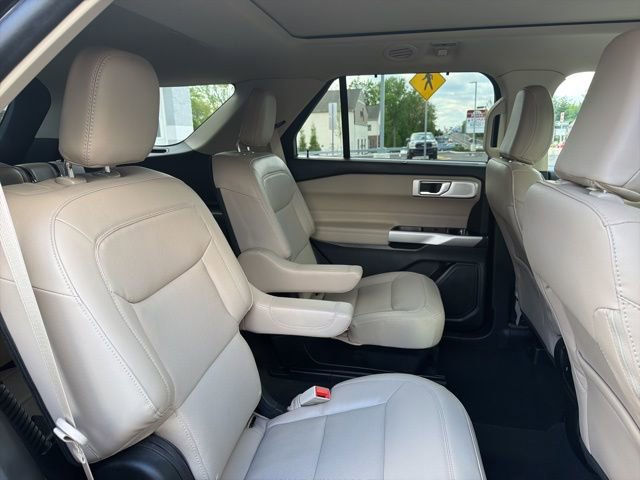 Certified 2022 Ford Explorer Limited w/ Limited Technology Package AWD/4WD image 39