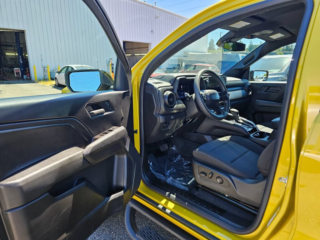 Used 2023 Chevrolet Colorado Trail Boss w/ Technology Package AWD/4WD image 14