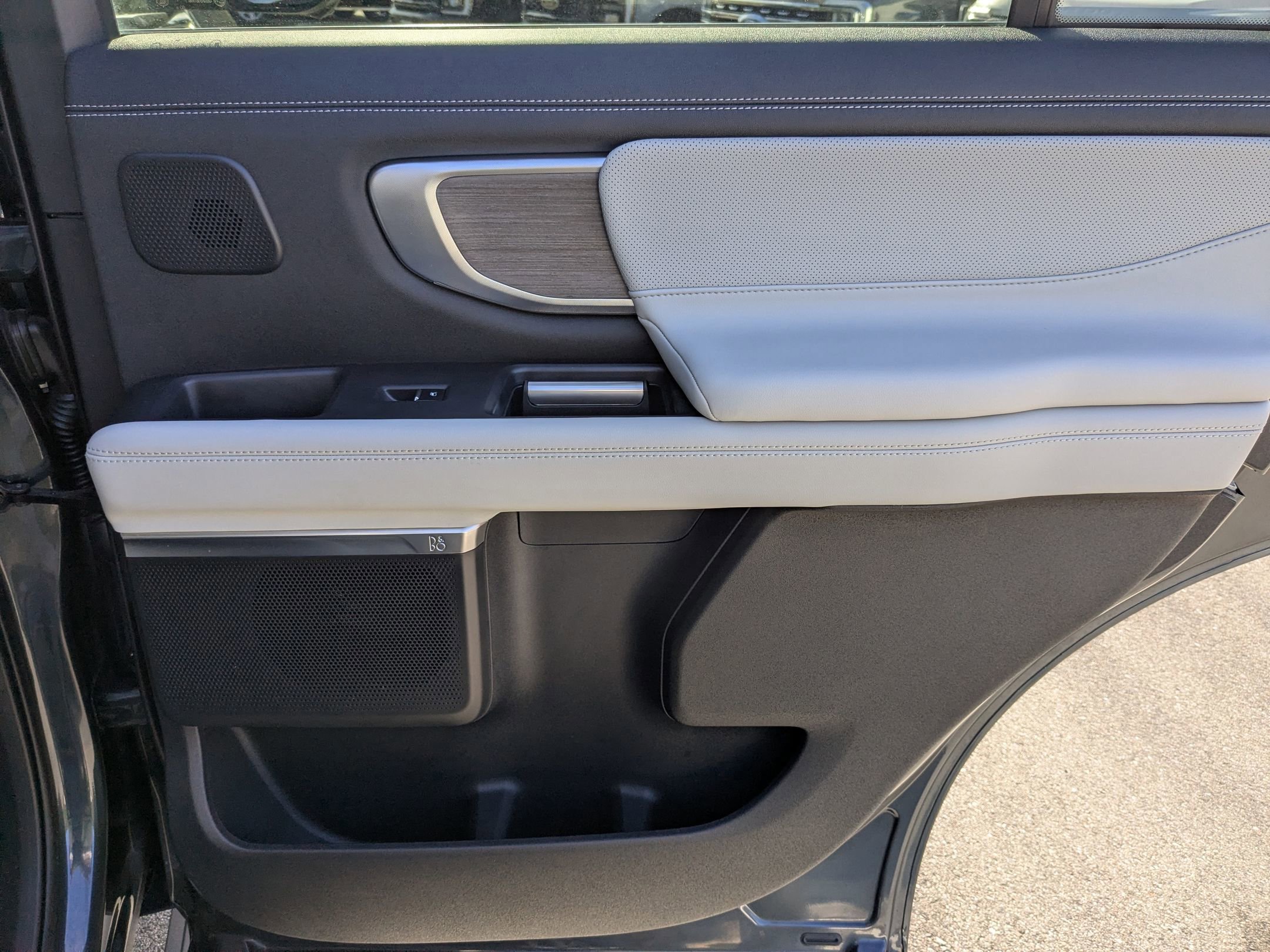 Certified 2025 Ford Expedition Platinum w/ Platinum Ultimate Package image 39