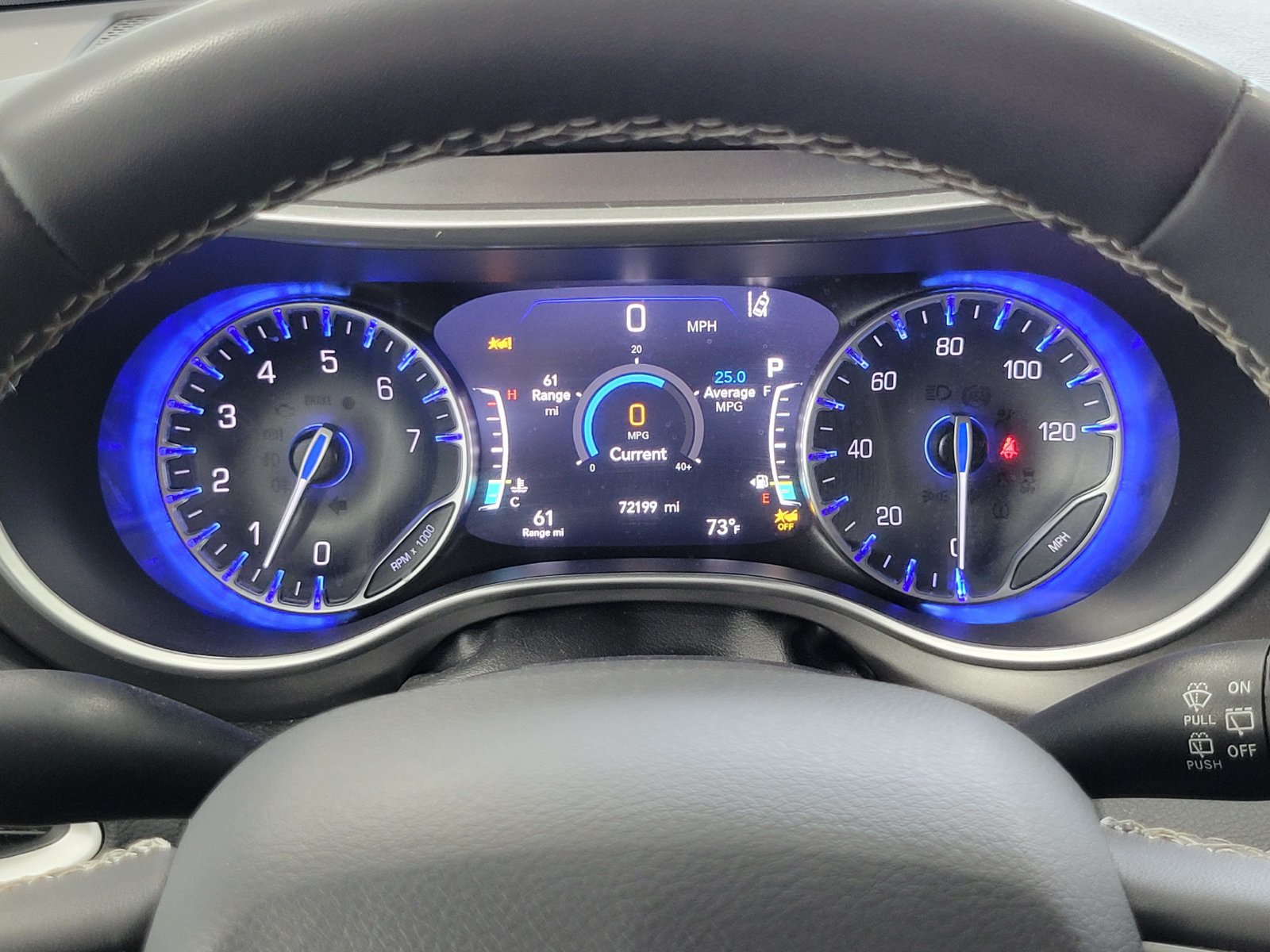 Used 2023 Chrysler Pacifica Touring-L FWD image 13