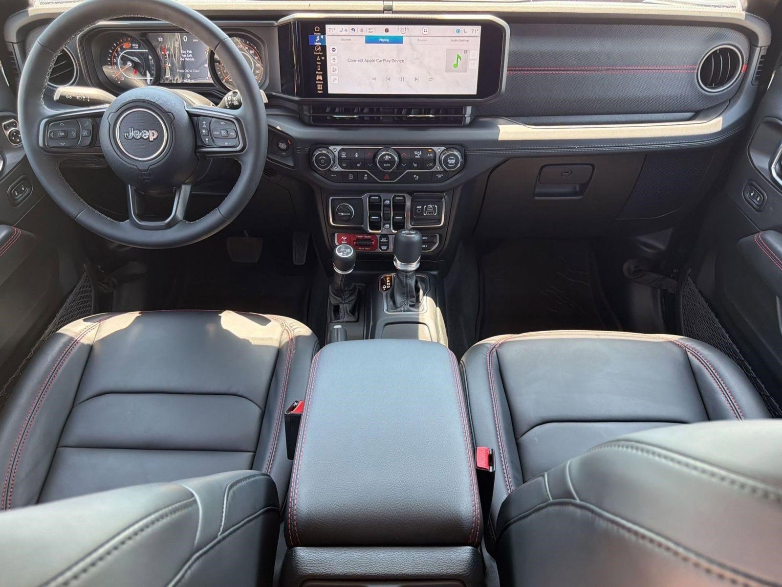 Used 2025 Jeep Wrangler Unlimited Rubicon AWD/4WD image 15