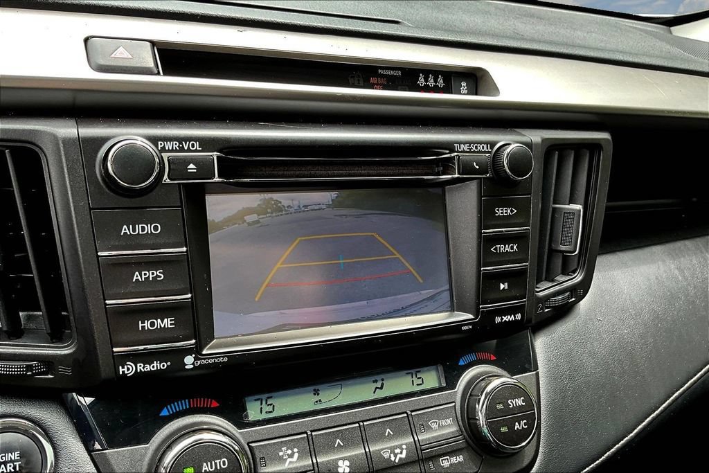Used 2018 Toyota RAV4 XLE FWD image 16