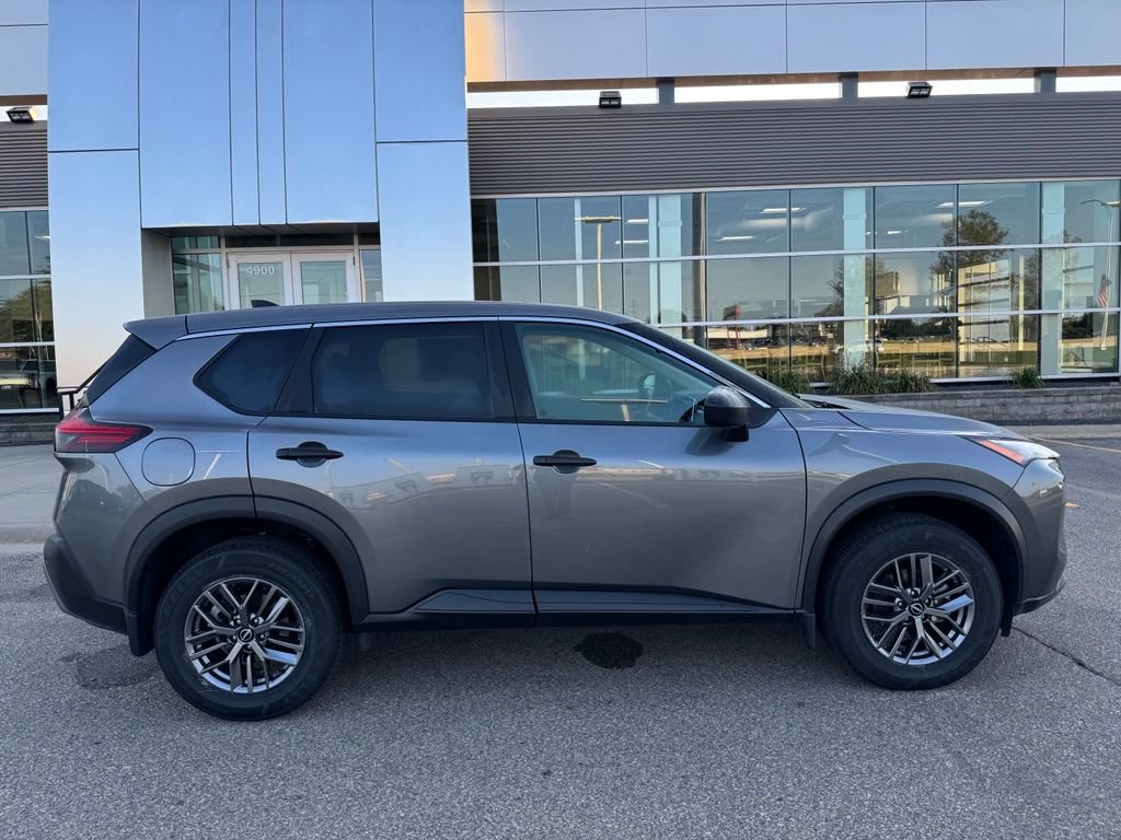 Used 2023 Nissan Rogue S AWD/4WD image 34