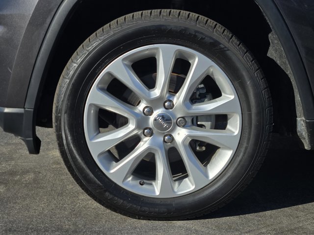 Used 2017 Jeep Grand Cherokee Limited image 10