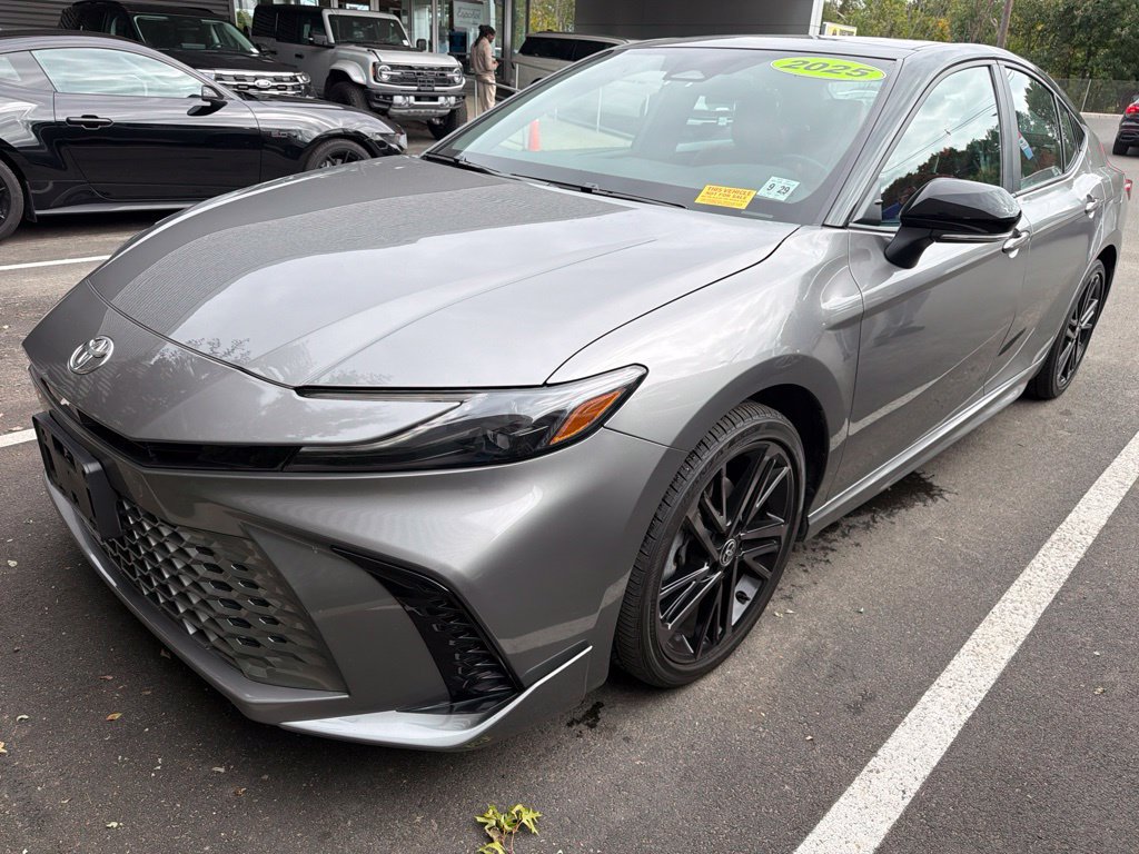 Used 2025 Toyota Camry XSE AWD/4WD image 2