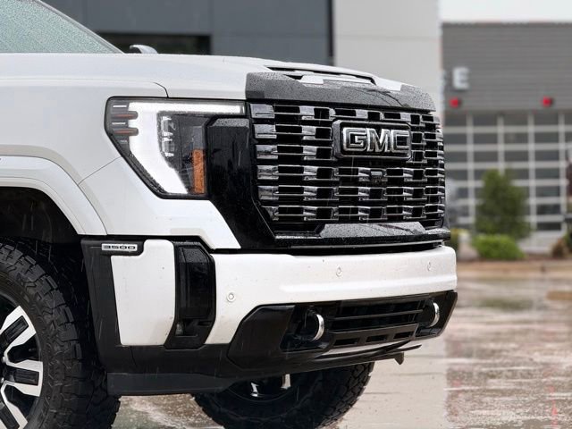 Used 2025 GMC Sierra 3500 Denali Ultimate AWD/4WD image 8