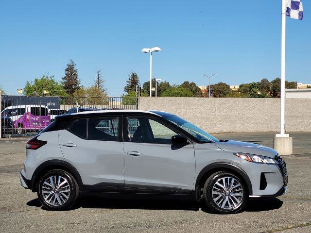 Used 2022 Nissan Kicks SV image 6