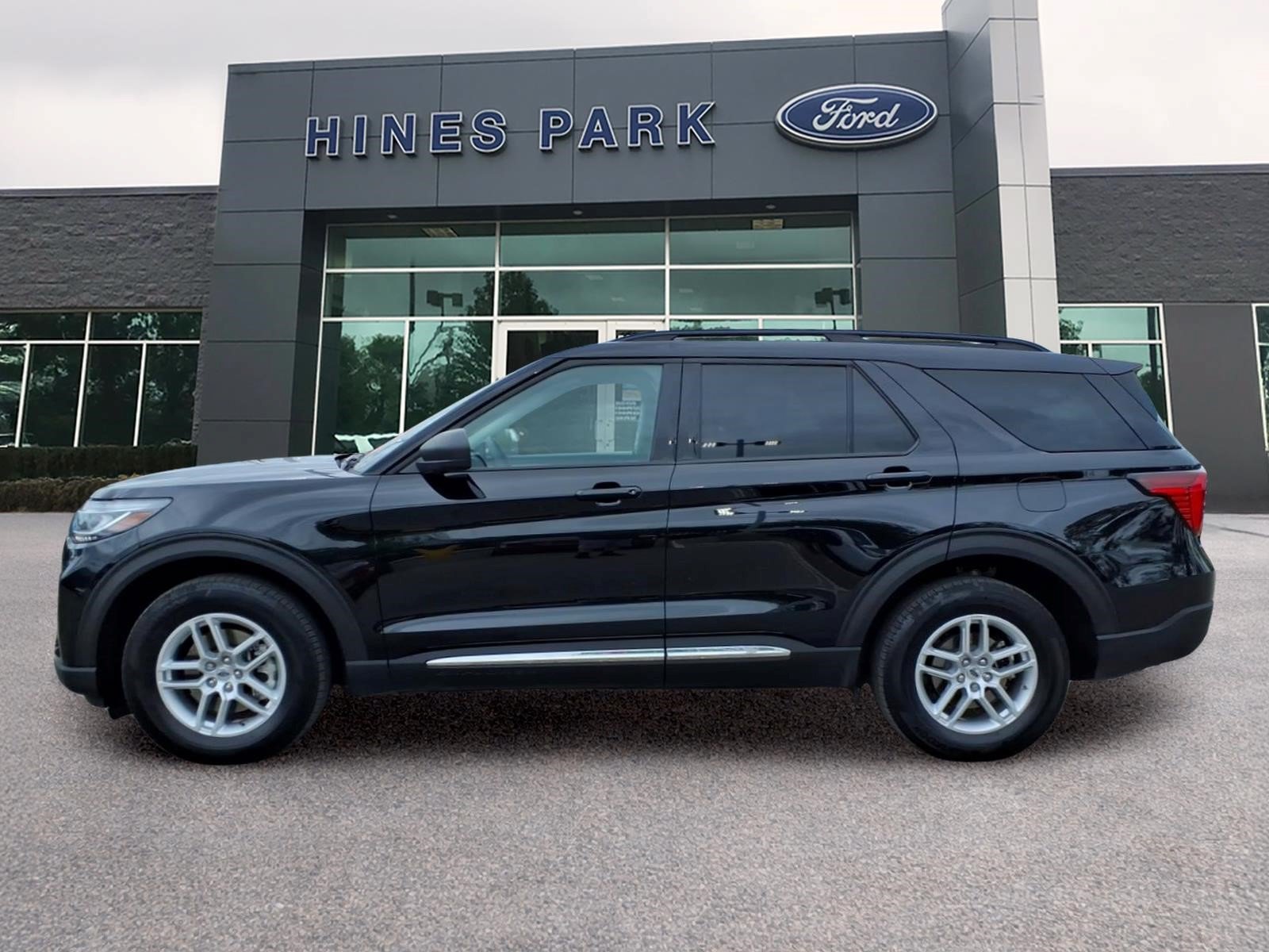 Certified 2025 Ford Explorer Active AWD/4WD image 4