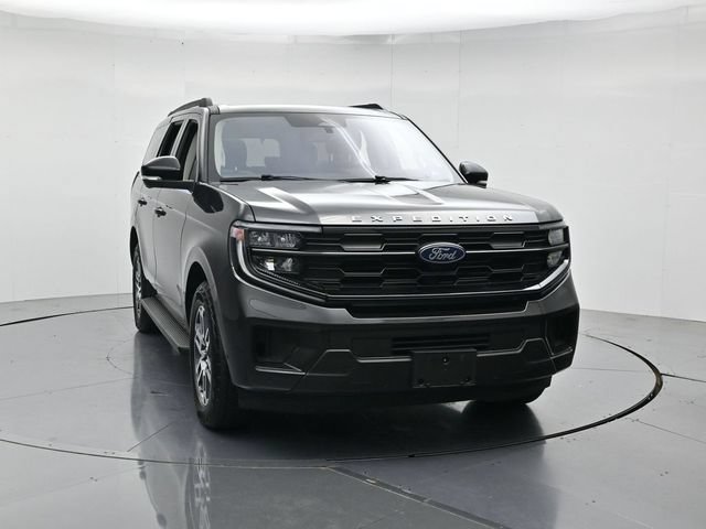 Certified 2025 Ford Expedition Active AWD/4WD image 4