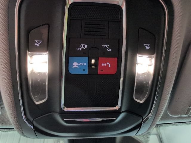 Used 2023 Jeep Grand Cherokee Laredo AWD/4WD image 26