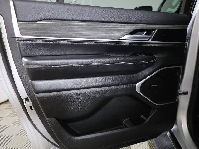 Used 2024 Jeep Wagoneer L Series II w/ Flexible Seating Group AWD/4WD image 32