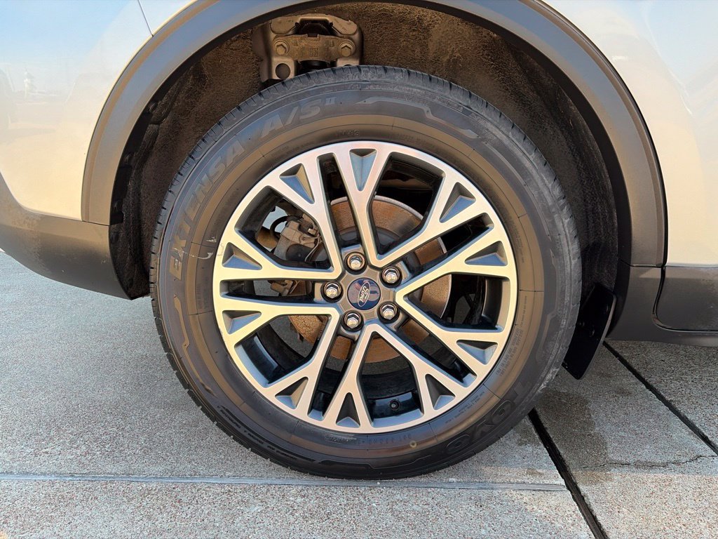 Certified 2020 Ford Escape SEL FWD image 9