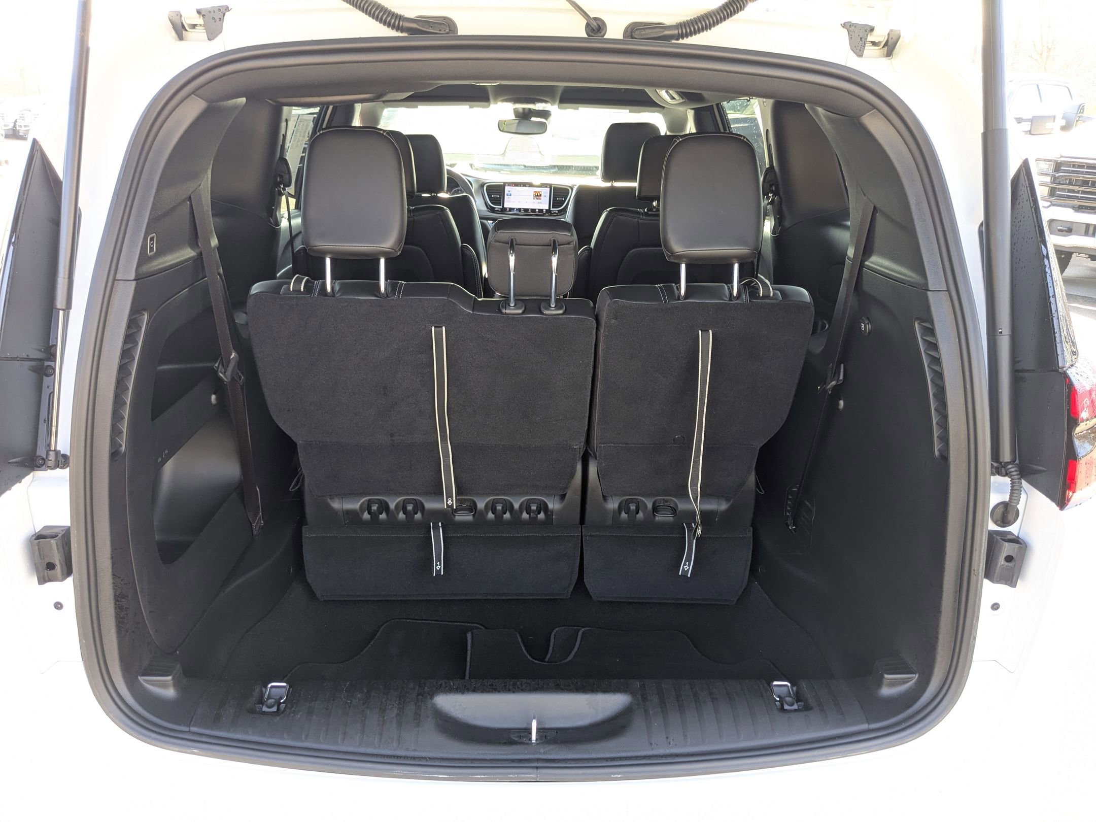 Used 2024 Chrysler Pacifica Touring-L w/ S Appearance Package image 34