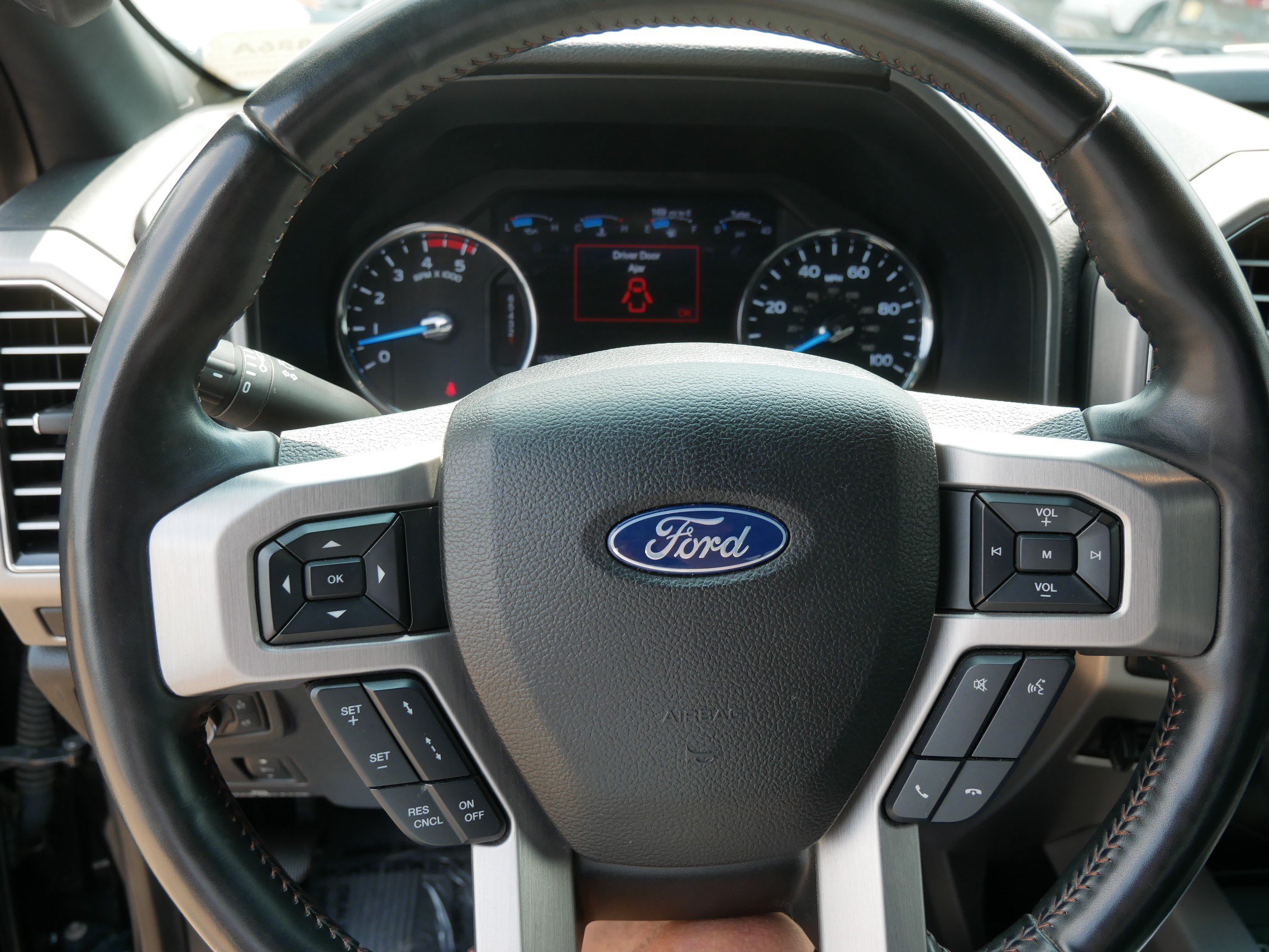 Certified 2019 Ford F350 Platinum w/ Platinum Ultimate Package AWD/4WD image 25