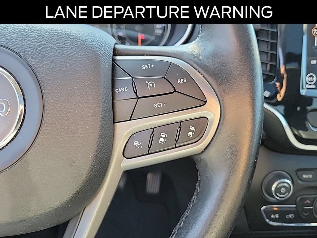 Used 2019 Jeep Cherokee Limited w/ Luxury Group AWD/4WD image 25