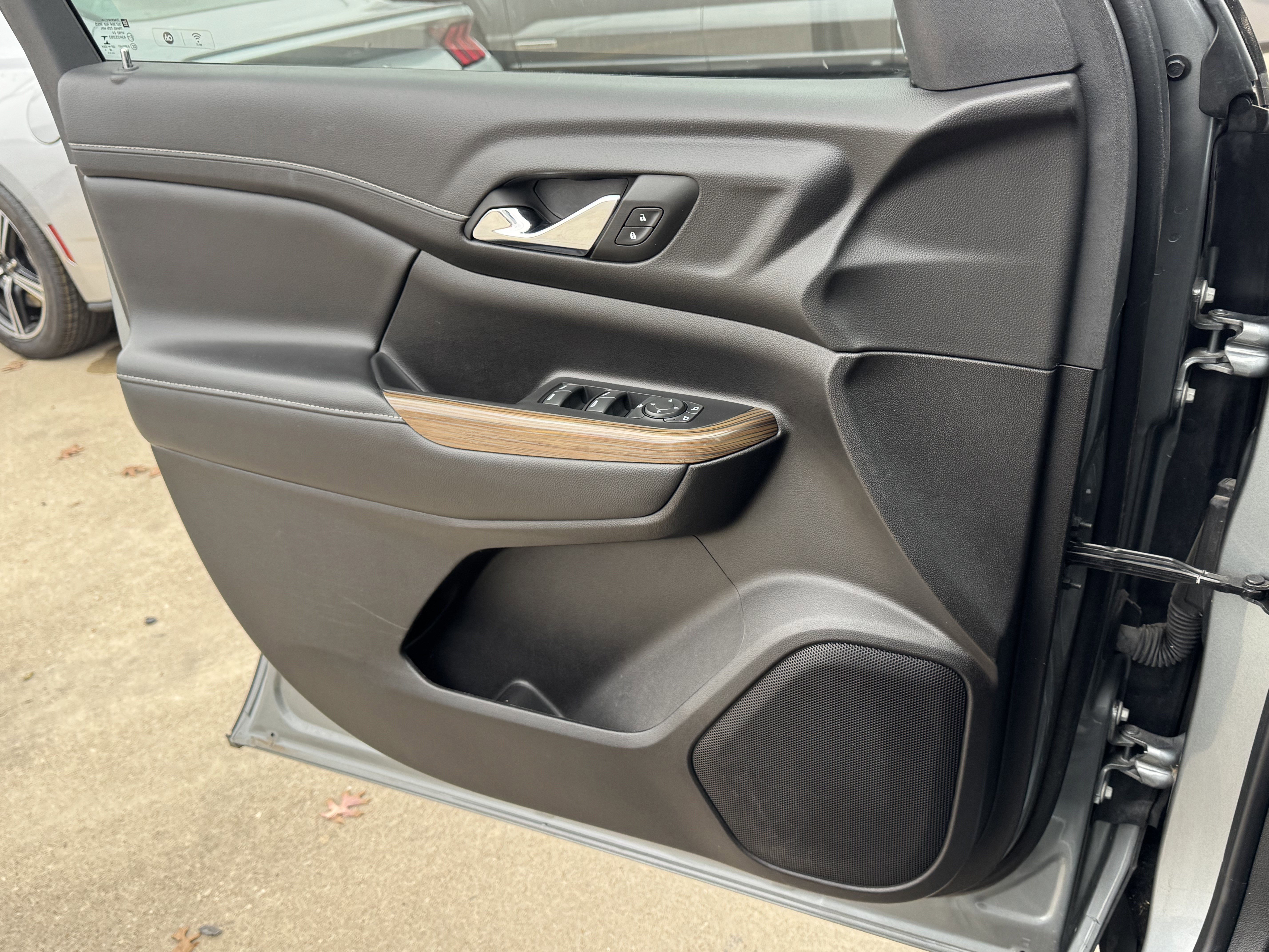 Used 2023 GMC Acadia SLE w/ Elevation Edition image 25