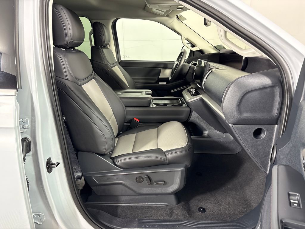 Certified 2025 Ford Expedition Active RWD image 7
