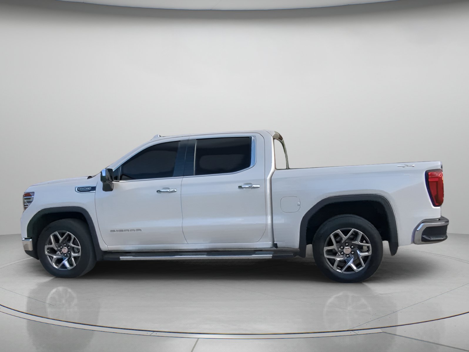 Used 2022 GMC Sierra 1500 SLT w/ SLT Premium Package AWD/4WD image 17