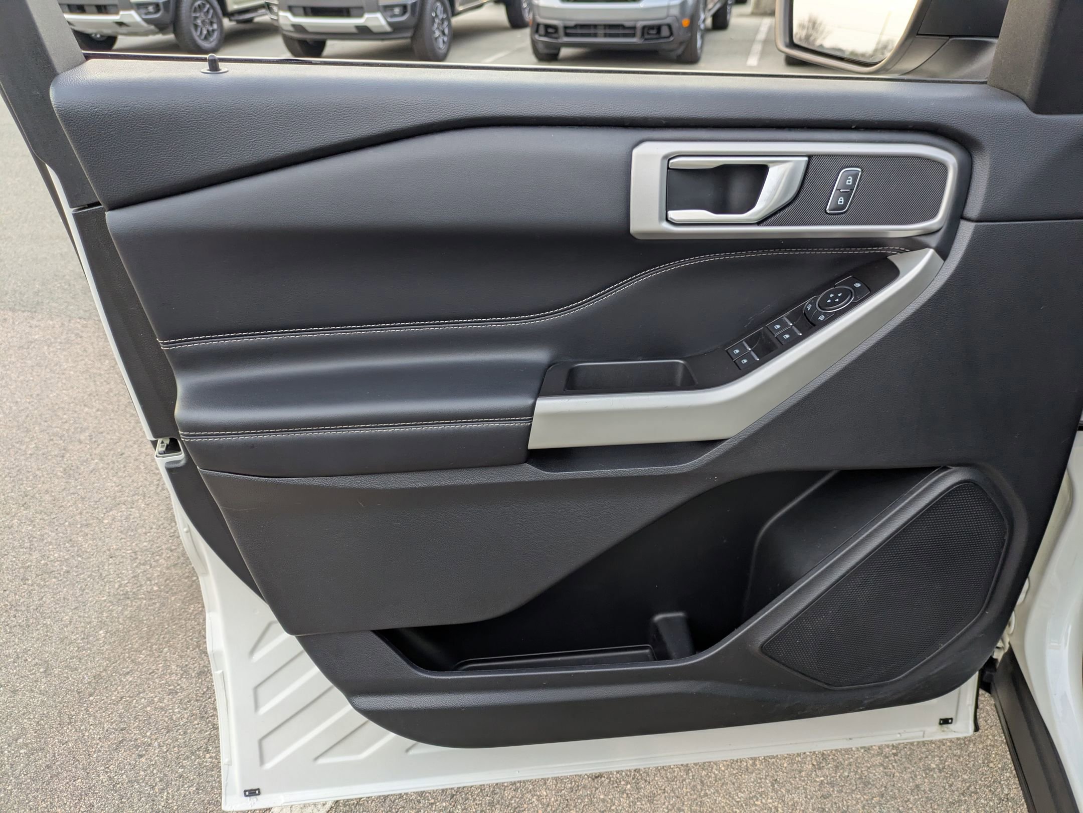 Certified 2022 Ford Explorer XLT w/ Equipment Group 202A image 15