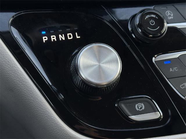 Used 2024 Chrysler Pacifica Touring-L image 27