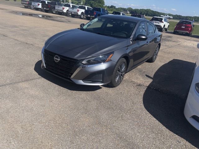Used 2024 Nissan Altima 2.5 SV