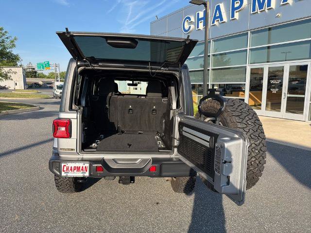 Used 2018 Jeep Wrangler Unlimited Sahara AWD/4WD image 10