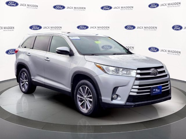 Used 2019 Toyota Highlander XLE AWD/4WD image 7