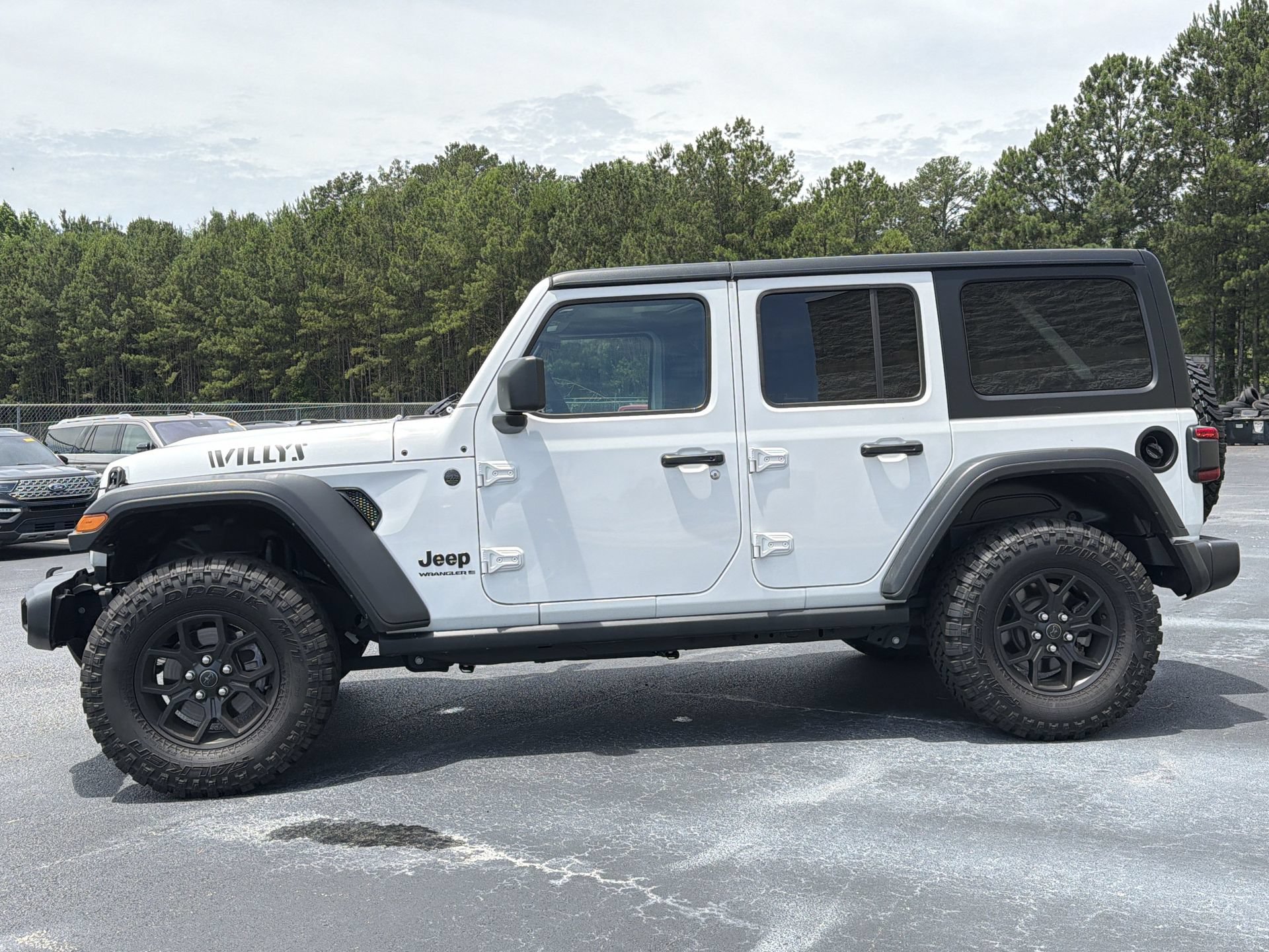 Used 2025 Jeep Wrangler Unlimited Sport AWD/4WD image 2
