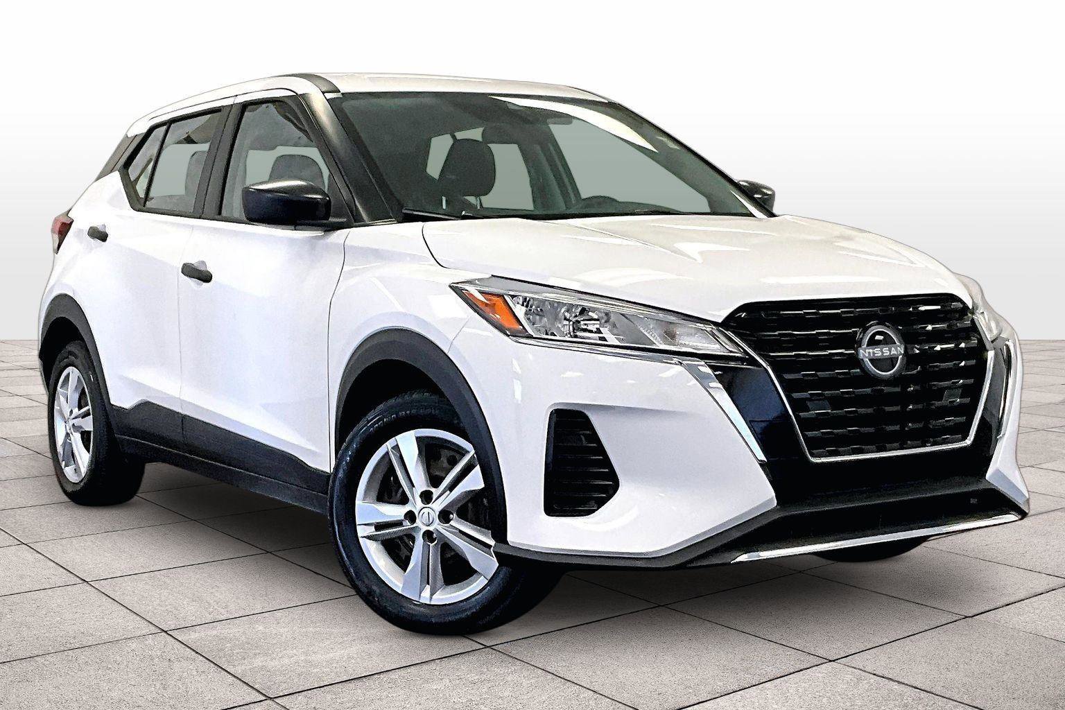 Used 2022 Nissan Kicks S image 2