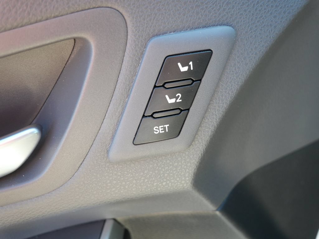 Used 2023 Toyota Sienna XSE AWD/4WD image 16