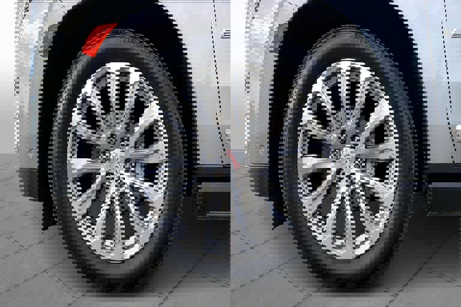 Used 2024 GMC Yukon Denali w/ Advanced Technology Package image 13