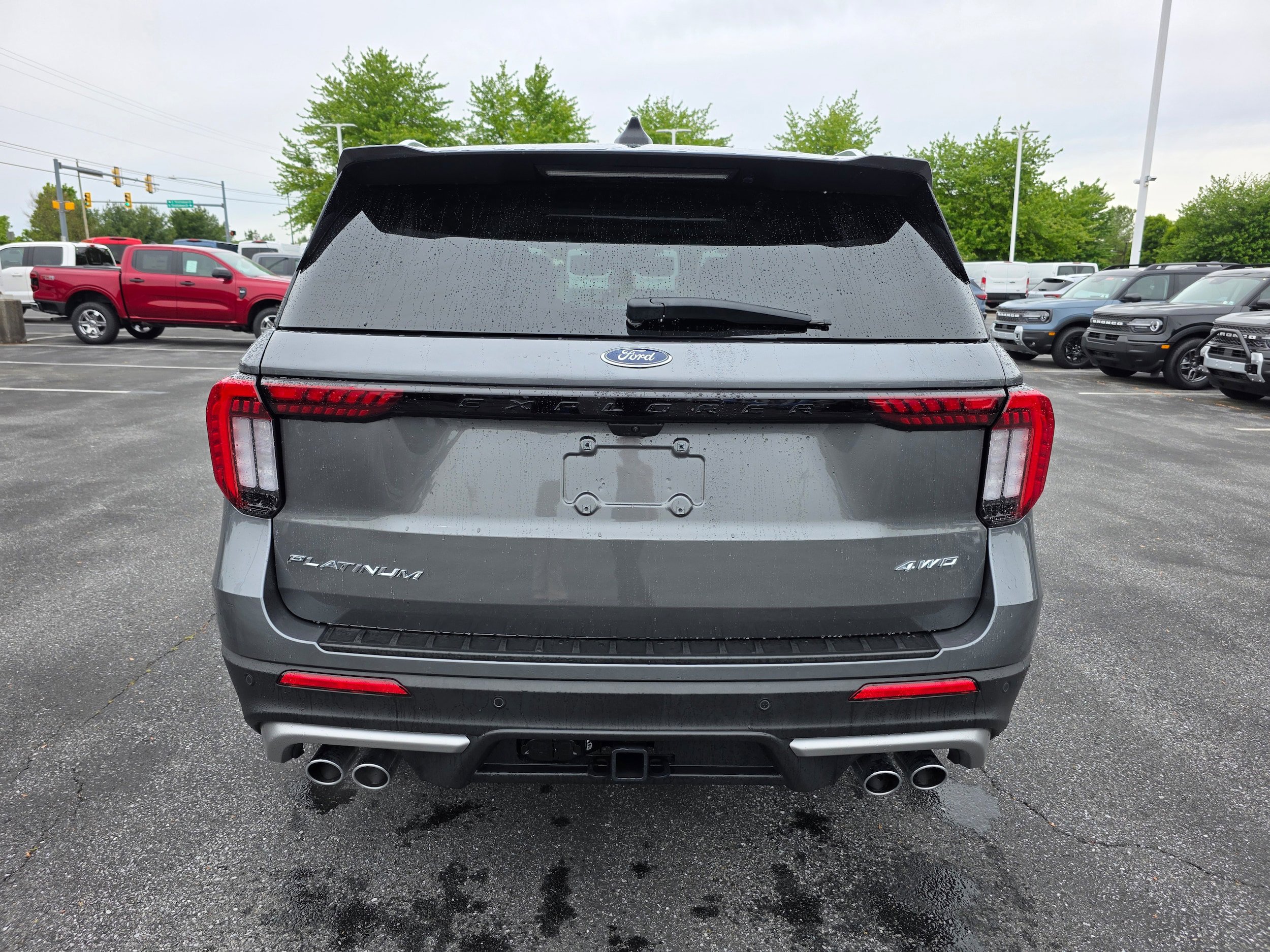 Certified 2025 Ford Explorer Platinum w/ Ultimate Package AWD/4WD image 4