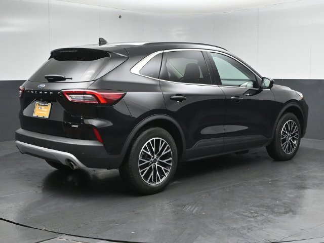 Certified 2026 Ford Escape SE w/ PHEV Premium Package FWD image 7