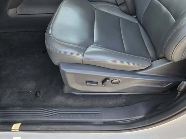 Certified 2025 Ford Expedition Active AWD/4WD image 20