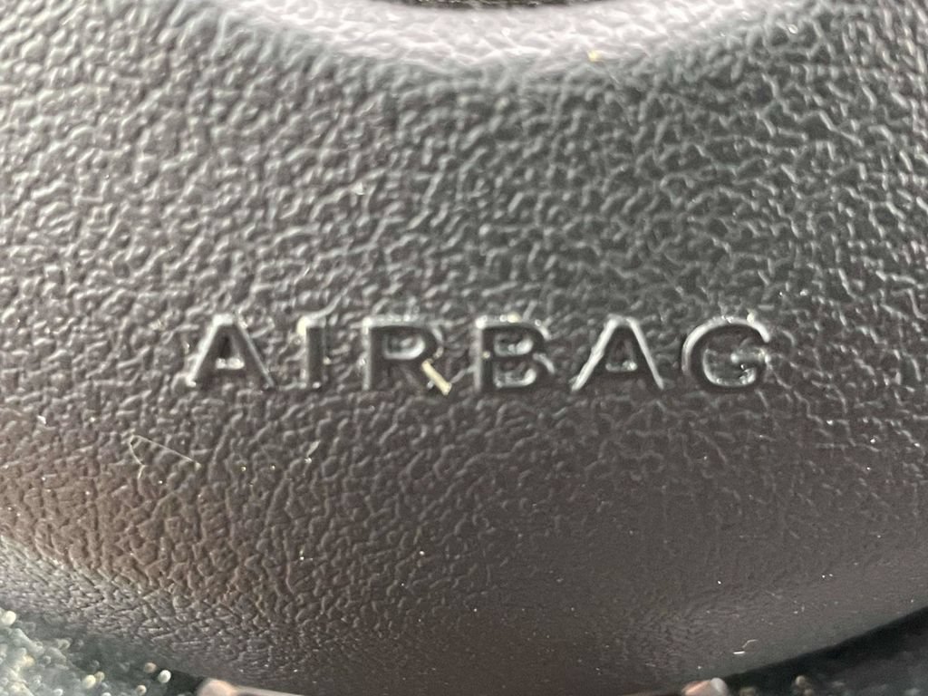 Used 2020 Mercedes-Benz GLB 250 4MATIC w/ Premium Package image 27
