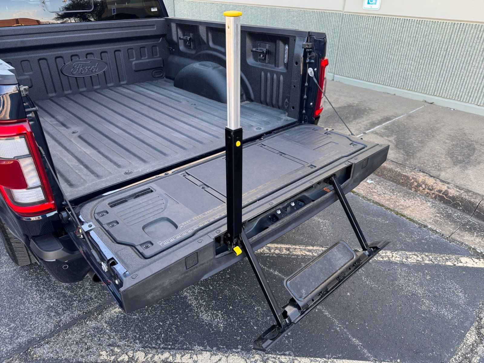 Certified 2023 Ford F150 Platinum w/ Equipment Group 701A High image 17