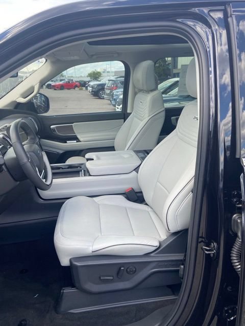 Certified 2025 Ford Expedition Platinum w/ Platinum Ultimate Package AWD/4WD image 5