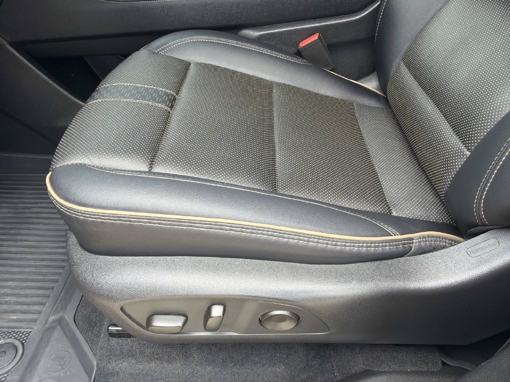 Used 2025 Chevrolet Traverse High Country w/ LPO, Floor Liner Package FWD image 21